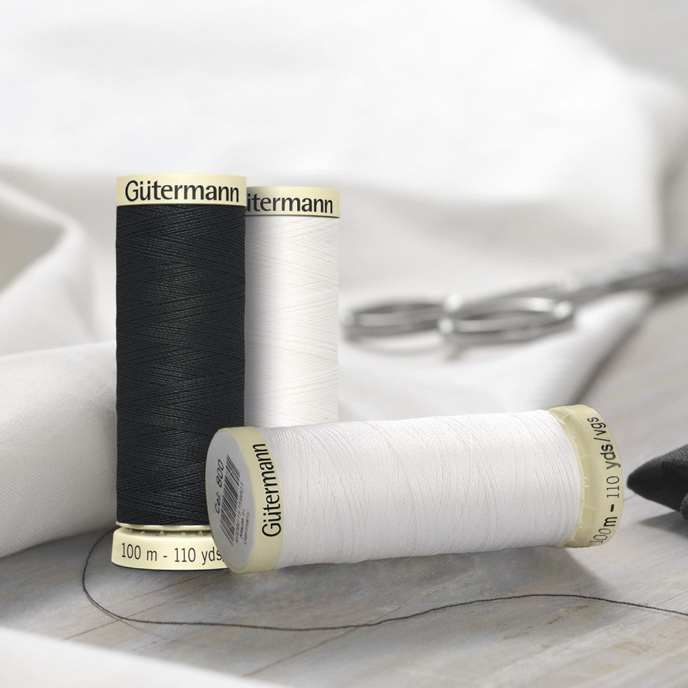 Set de Hilos Gütermann Blanco y Negro para Bordar de 100m caja con 7 carretes
